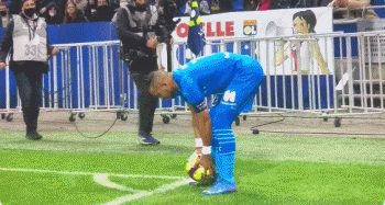 凯恩谈阿森纳：和巴黎是不同的球队，在防守上更强一些