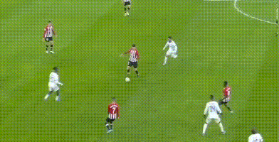 球迷沸腾：这球吹了也太离谱