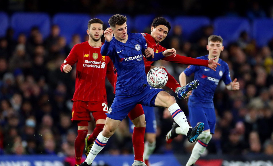 邮报：伯恩茅斯后卫塞内西与女足后卫鲍尔斯成英超新明星情侣