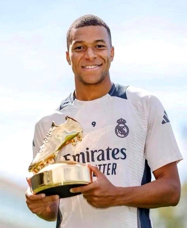 意媒：国米现场考察帕尔马中场贝尔纳韦，考虑让其做恰20替补